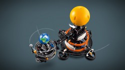 Lego Technic Planeta Ziemia i Księżyc na orbicie 42179