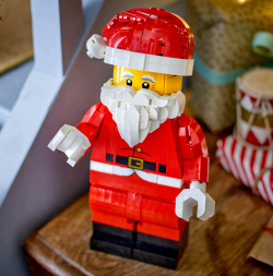 LEGO Iconic 40820 Powiększona Minifigurka Świętego Mikołaja