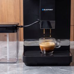 Ekspres Ciśnieniowy Blaupunkt CMA 501 Czarny (20 Bar, LCD, Młynek, Automat Spieniający, Pojemnik Na Mleko)